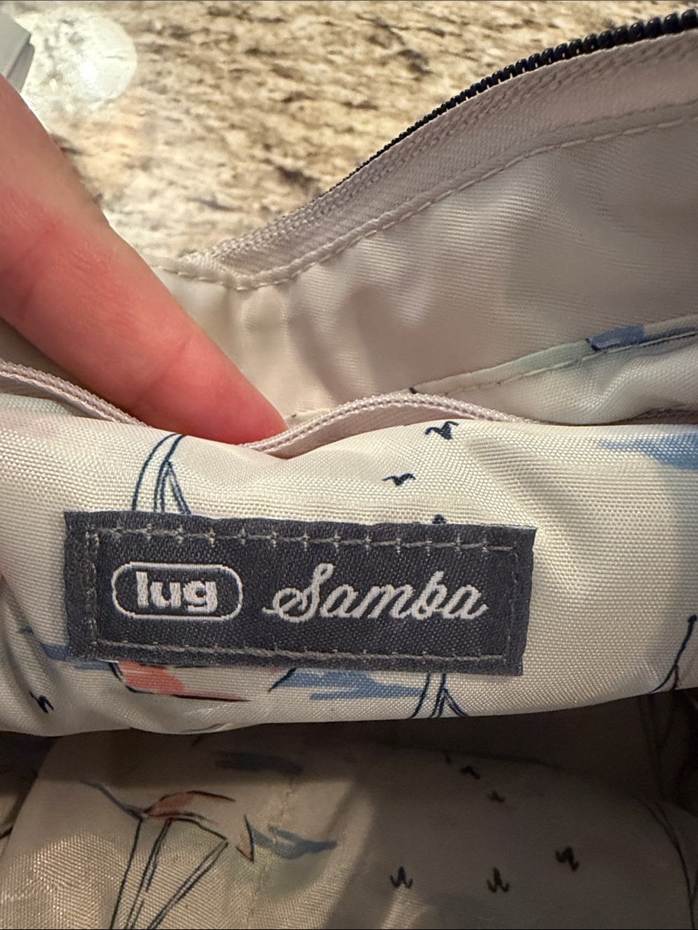 Lug Samba 2 Crossbody - Picture 2 of 13